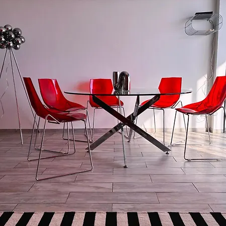 Holidays 80 سا لُرون دو فار