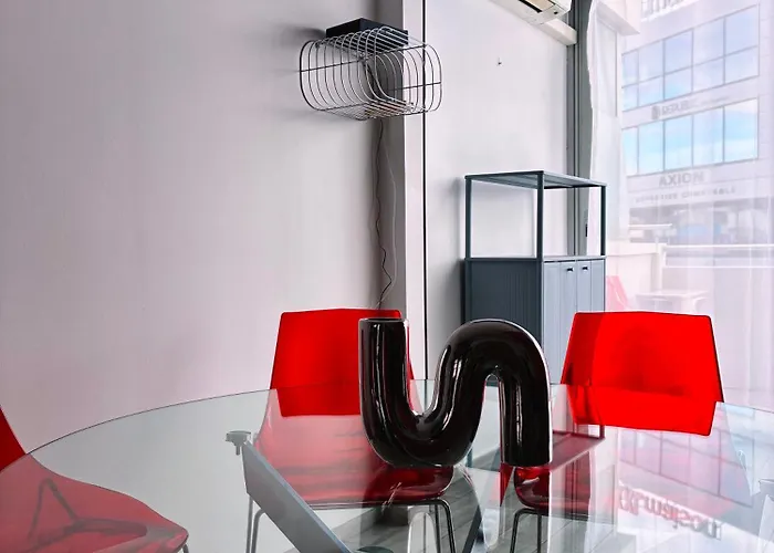 Holidays 80 سا لُرون دو فار